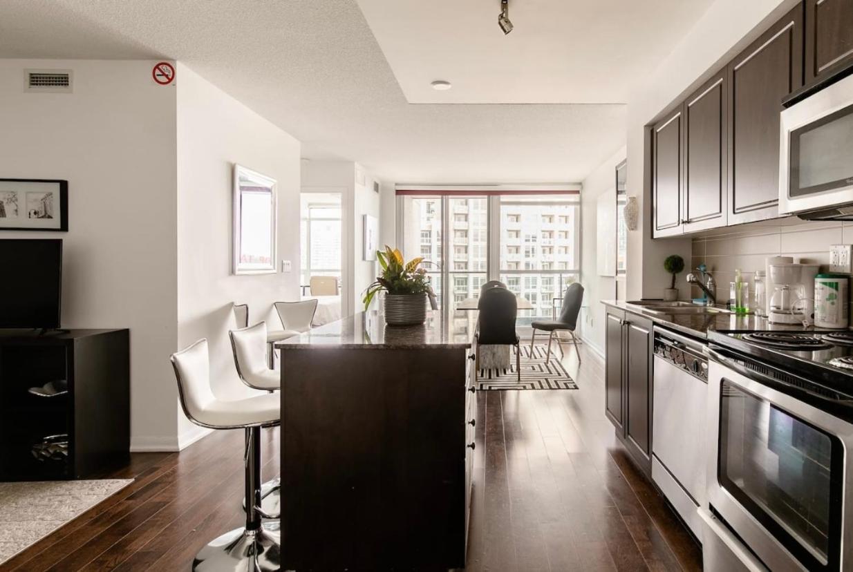 Downtown Toronto+Free Parking+Cn Tower View Apartment Ngoại thất bức ảnh