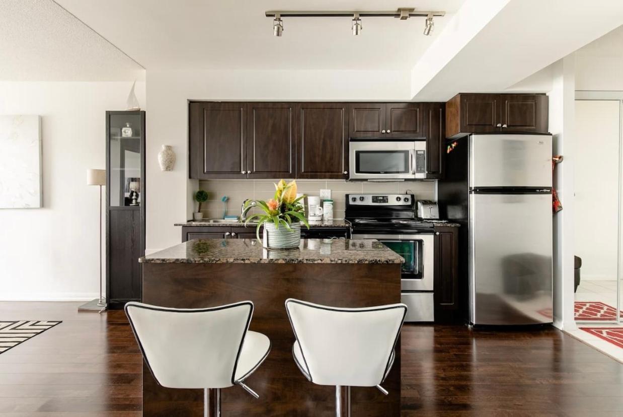 Downtown Toronto+Free Parking+Cn Tower View Apartment Ngoại thất bức ảnh