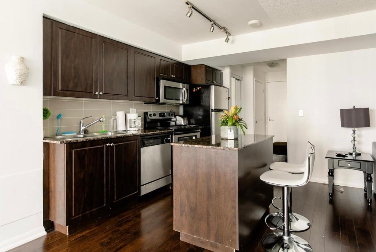 Downtown Toronto+Free Parking+Cn Tower View Apartment Ngoại thất bức ảnh