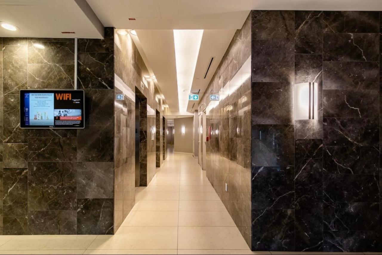 Downtown Toronto+Free Parking+Cn Tower View Apartment Ngoại thất bức ảnh