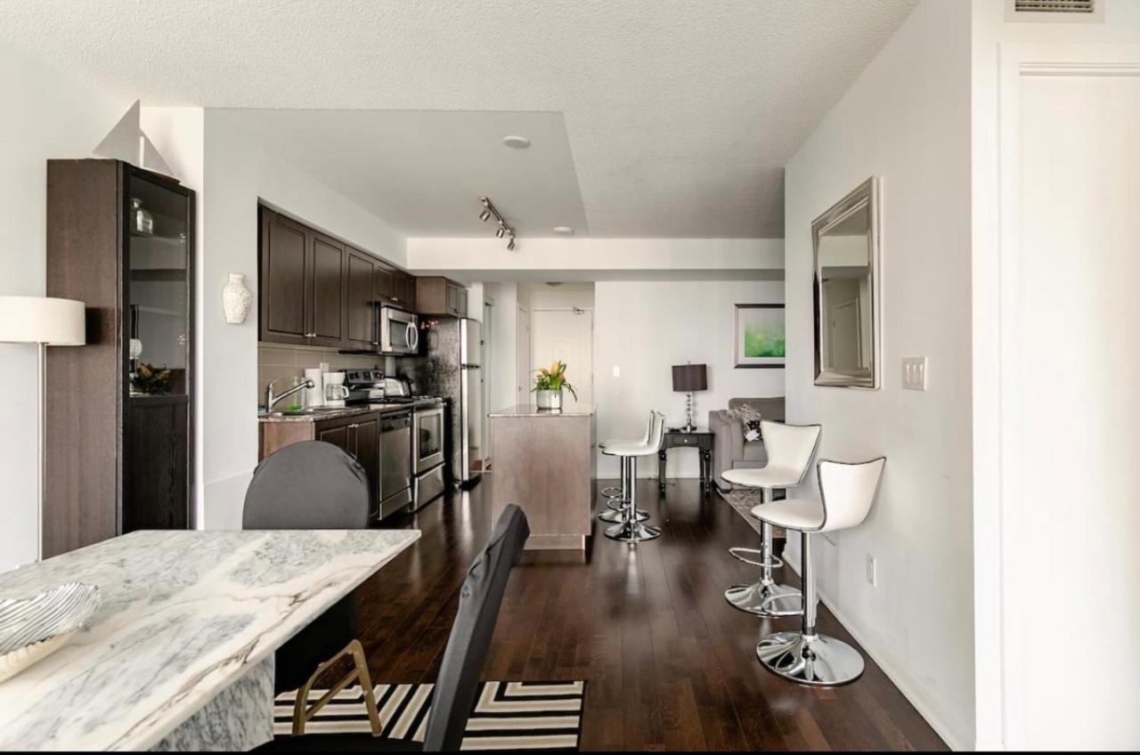 Downtown Toronto+Free Parking+Cn Tower View Apartment Ngoại thất bức ảnh