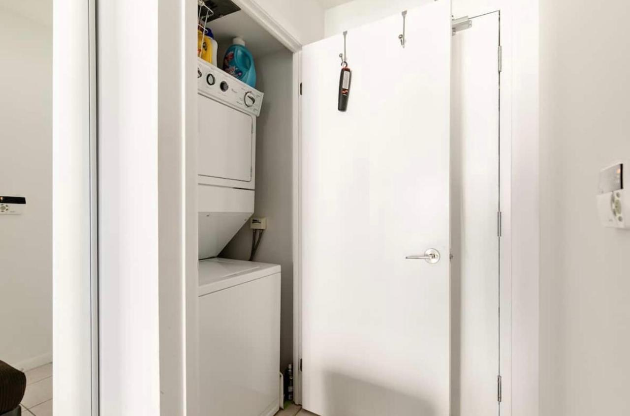 Downtown Toronto+Free Parking+Cn Tower View Apartment Ngoại thất bức ảnh